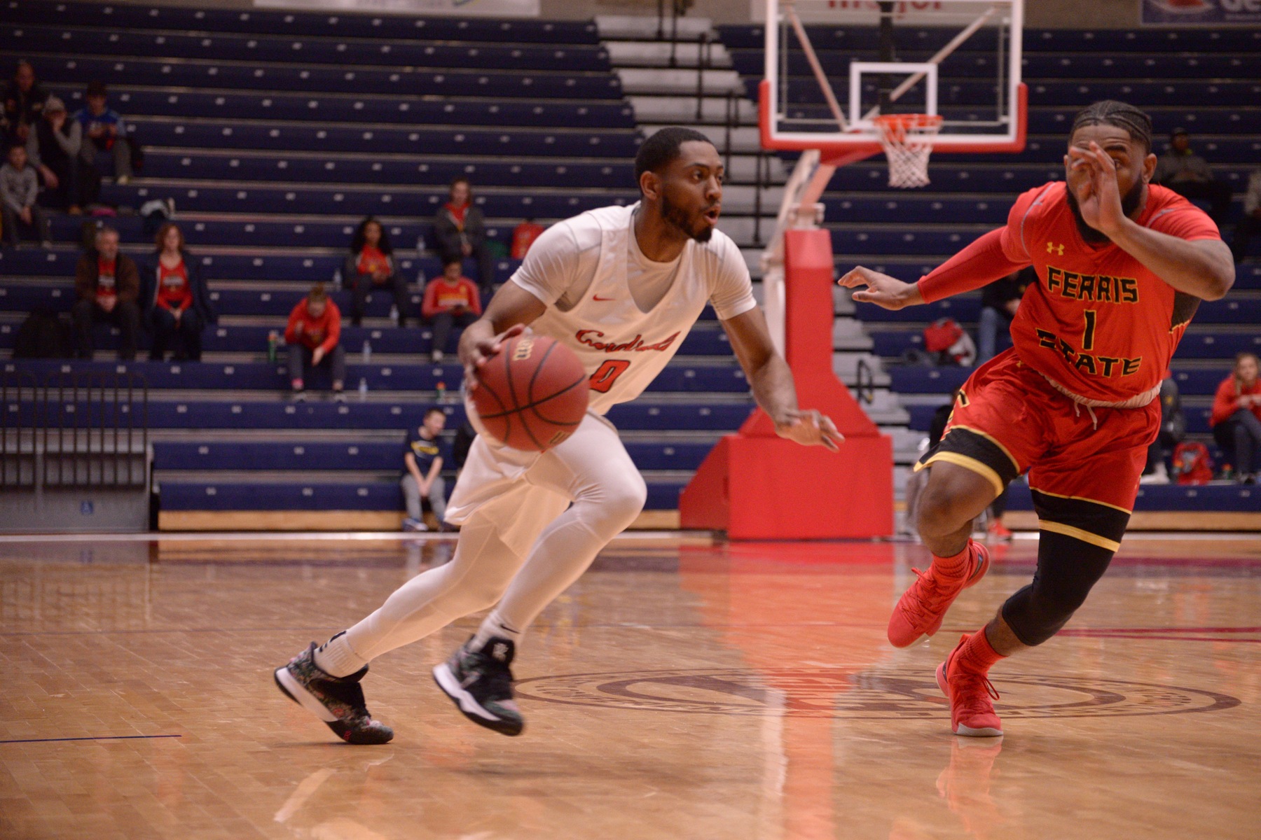 Cardinal Men dominant in 75-54 road victory at Michigan Tech