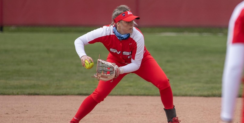 Cardinals drop two at home to Lakers