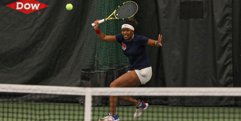 SVSU Tennis falls to Davenport 5-2 in GLIAC match